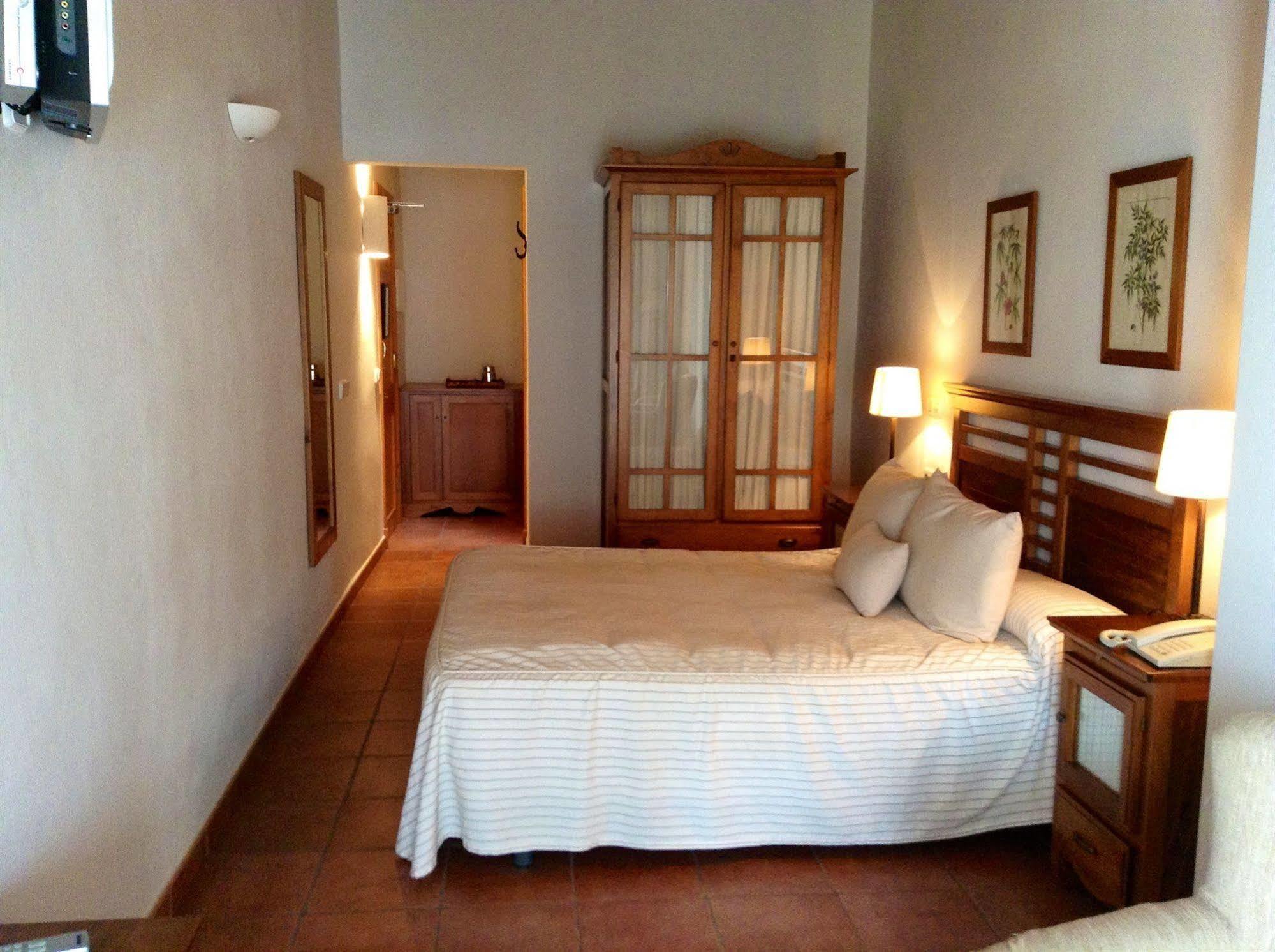 Hotel Es Mercadal Εξωτερικό φωτογραφία