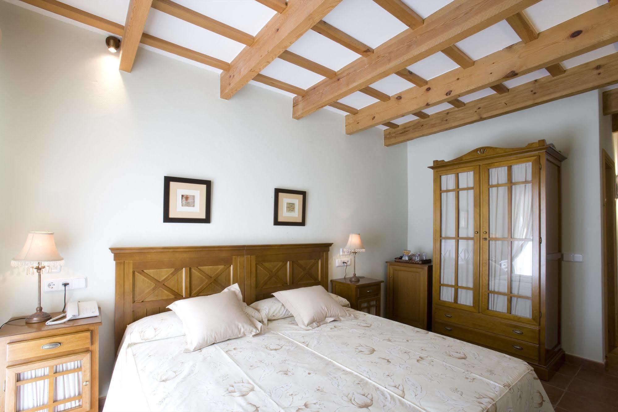 Hotel Es Mercadal Εξωτερικό φωτογραφία